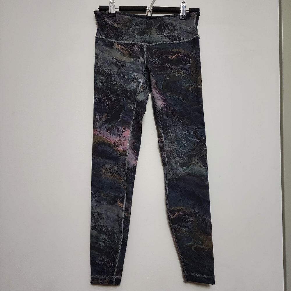 Lululemon Athletica Wunder Under Leggings size 6
